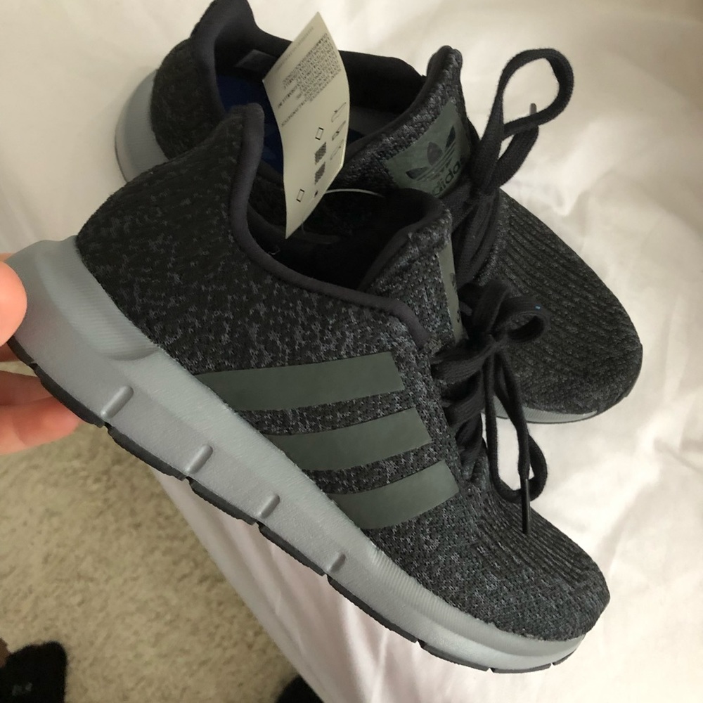 Adidas KIDS Swift run shoes with Gray sole